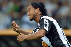 VIDEO Ronaldinhova fotbalová magie nestárne. Jako u Horvátha
