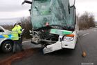 Autobus a dodávka se srazily na dálnici D46 u Prostějova. Jeden člověk zemřel