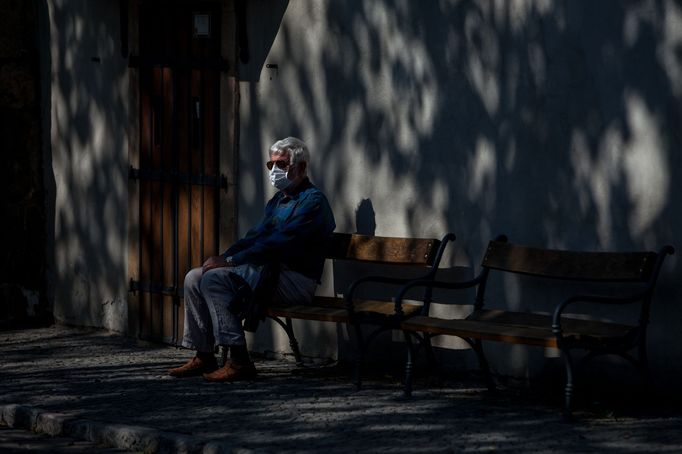 Průřez tvorbou fotografa Economie Radka Vebra za rok 2020.