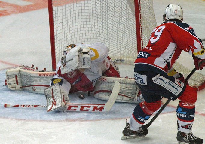 Slavia - Pardubice: Dominik Furch - Lukáš Radil