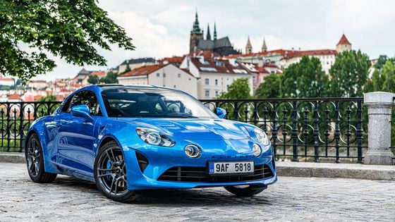 Alpine A110 S už je možné koupit i v Česku.