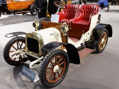 Vůz Lion Peugeot byl před první světovou válkou velmi oblíbený a roční produkce činila v roce 1913 10 tisíc aut.
