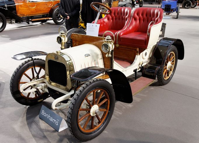 Vůz Lion Peugeot byl před první světovou válkou velmi oblíbený a roční produkce činila v roce 1913 10 tisíc aut.