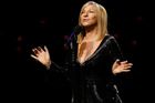 Zářivý duet se Stingem, stařecký s McCartneym. Barbra Streisandová vydala nové album