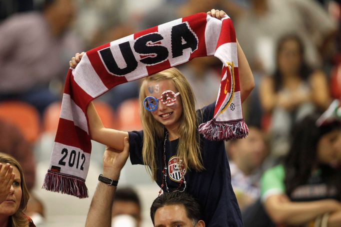 Fanynka USA na přípravném zápase na Aztéckém stadionu v Mexico City