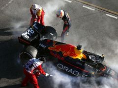Hořící Red Bull Maxe Verstappena v GP Austrálie F1 2022