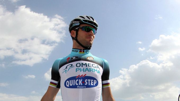 Mark Cavendish si dojel v první etapě Gira d'Italia pro stou výhru v profesionální kariéře.