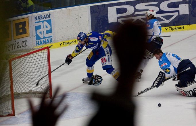 Hokej, Zlín - Plzeň: Bedřich Köhler dává gól na 1:0