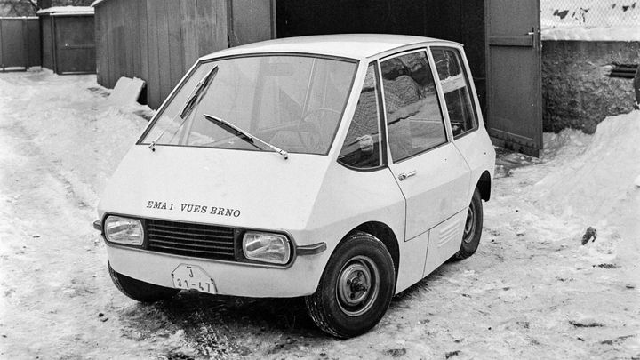 První český lidový elektromobil: EMA byla menší než Smart a měla sedačky z tramvaje