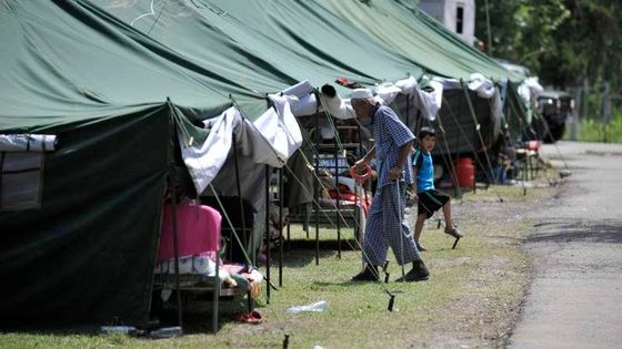 Obrazem: Nepokoje v Kyrgyzstánu pokračují