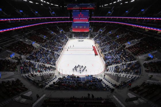 SKA Arena je s kapacitou 21 452 míst největším hokejovým stadionem na světě.