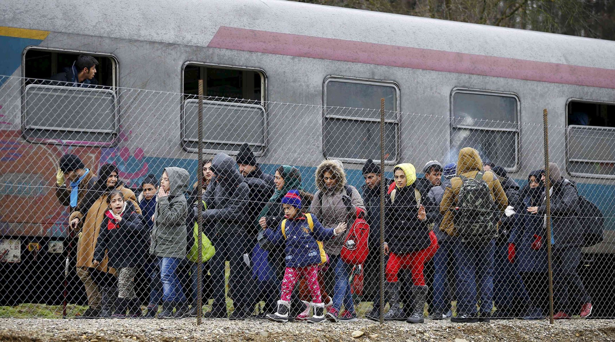 Uprchlíci ve Spielfeldu na rakousko-slovinské hranici.