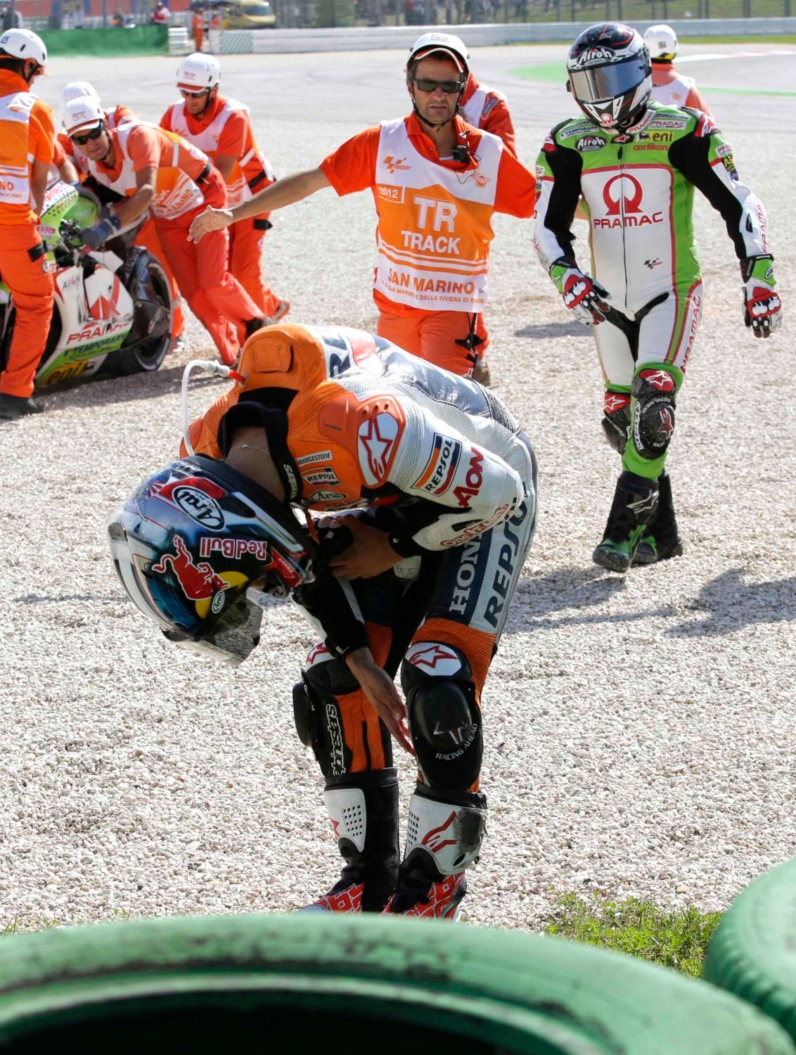 Španělští motocyklisté Dani Pedrosa a Héctor Barbera havarovali v MotoGP během Velké ceny San Marina 2012.