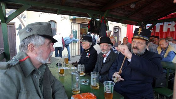 Foto: Praha-Bubeneč, vystupovat! Nádraží z roku 1850 už není