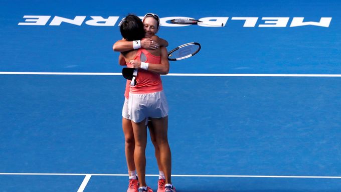 Samantha Stosurová a Čang Šuaj, vítězky Australian Open 2019