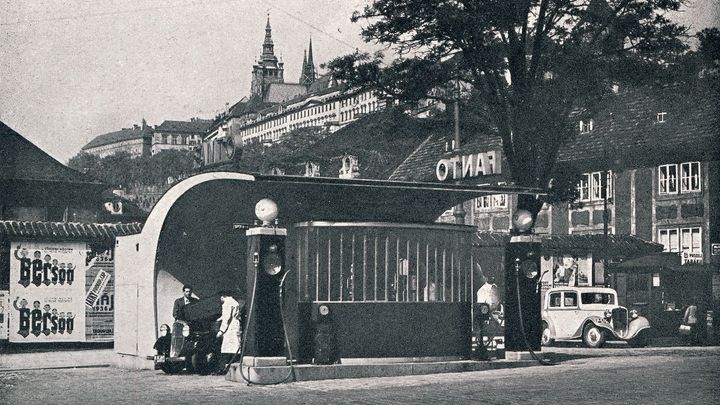 Vůně benzinu a hvězdní architekti. Československé benzínky kdysi stavěli ti nejlepší