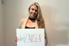 Když jsem viděla krev, ulevilo se mi. Dominika z Extrémních proměn o sebepoškozování