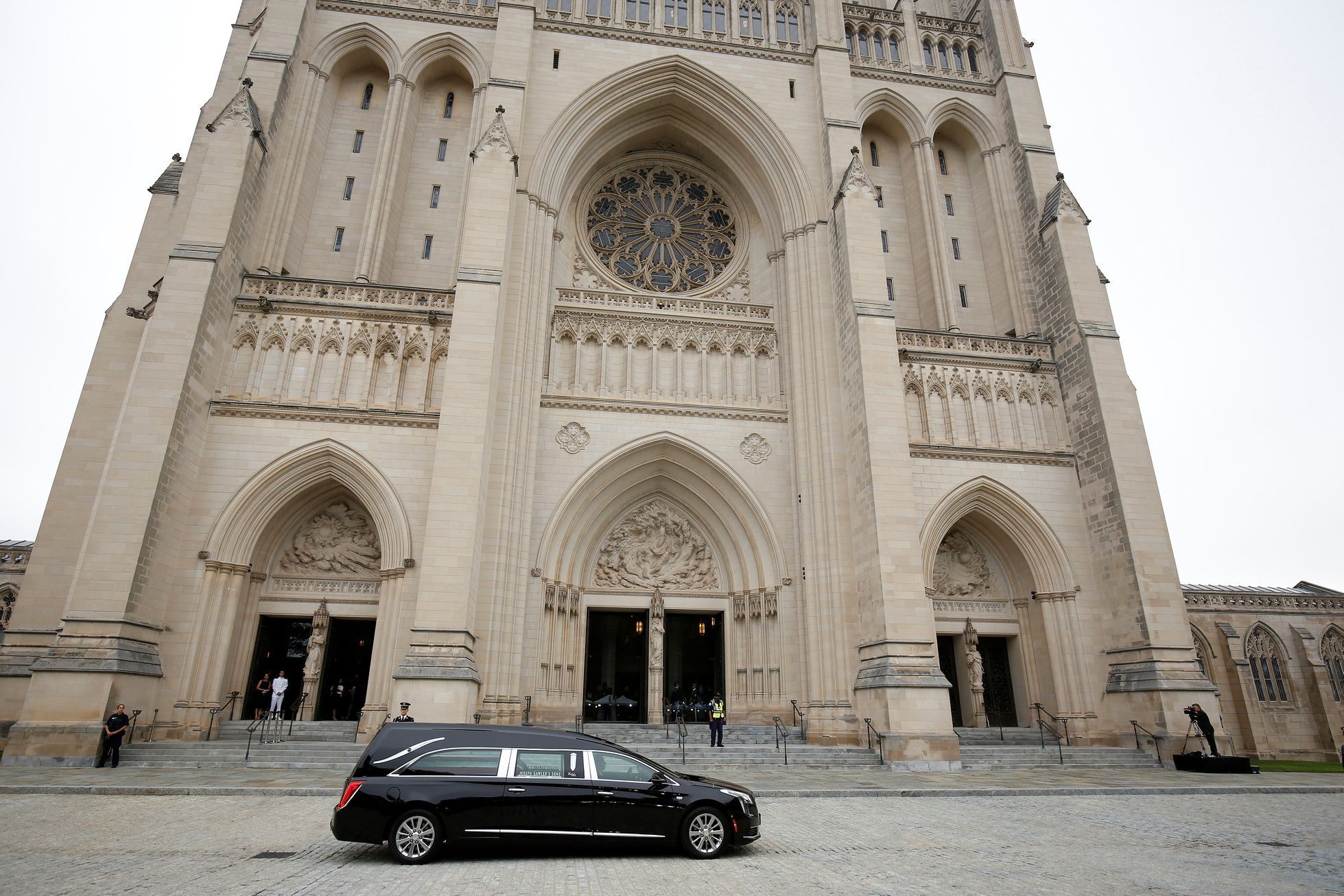 Rozloučení s McCainem ve washingtonské národní katedrále