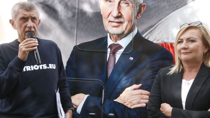 Aktuálně.cz přináší názory příznivců Petra Fialy a Andreje Babiše, s kterými mluvilo během jejich úterních mítinků v Brně.