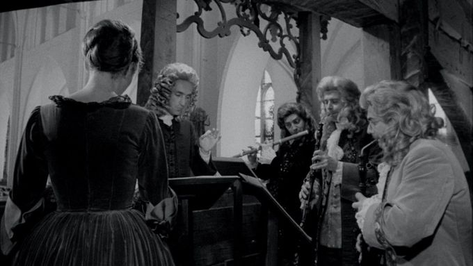 Film Kronika Anny Magdaleny Bachové z roku 1968 je za minimálního pohybu kamery a takřka bez střihu natočená pocta skladatelově hudbě.