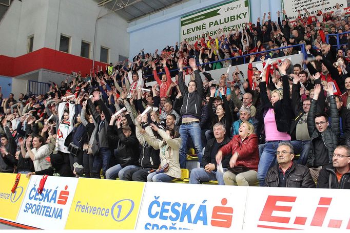 Znojemský zimní stadion hostil první finále EBEL ligy. Zaplněné tribuny aplaudovaly výhře Orlů.