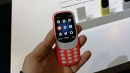 Nokia 3310. Telefon pro nenáročné a konzervativní uživatele vzpomíná na legendární mobil a zároveň pomáhá oživit zájem o značku Nokia. Nové verzi nechybí ani hra Had. Proti původní verzi má ale větší a hlavně barevný displej. Za 1500 korun nelze chtít zázraky, stačit bude muset velká výdrž baterie.