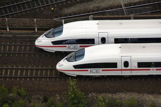 Německé rychlovlaky, nazvané ICE (Inter City Express), jezdí nejen do všech velkých měst celého Německa, ale i do Švýcarska, Rakouska, Belgie a Nizozemí