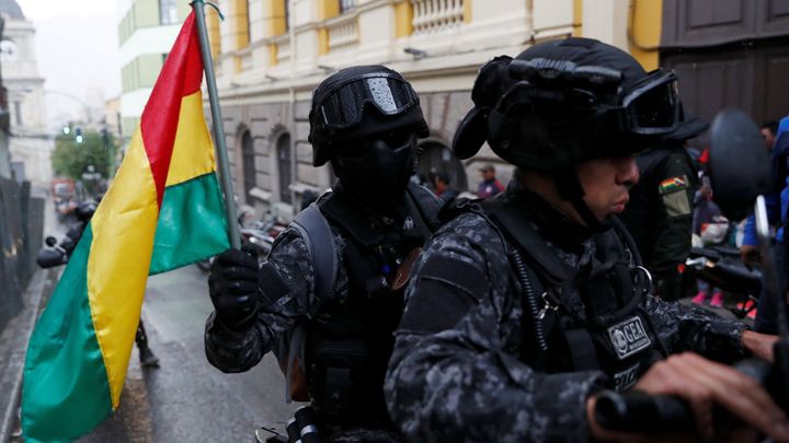 Armáda vyzvala prezidenta Bolívie k rezignaci, Morales údajně uprchl ze země