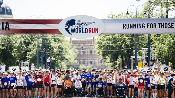 Wings for Life World Run - pro dobrou věc běželo přes 100 tisíc lidí.
