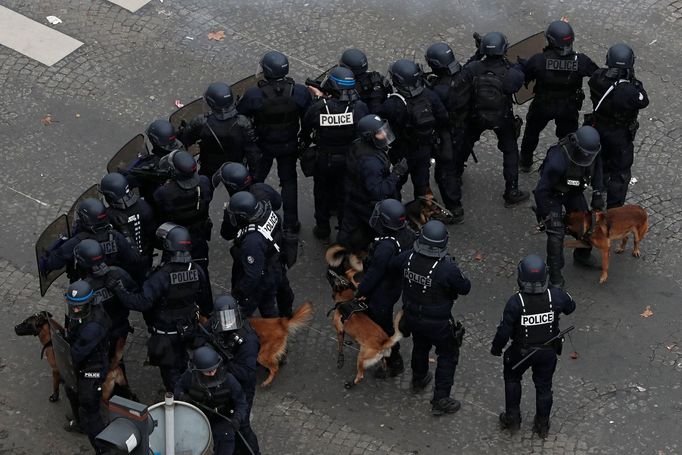 Protest hnutí žlutých vest v Paříži - 8. prosinec