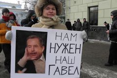 Živě z Moskvy: Potřebujeme svého Havla, volají Rusové