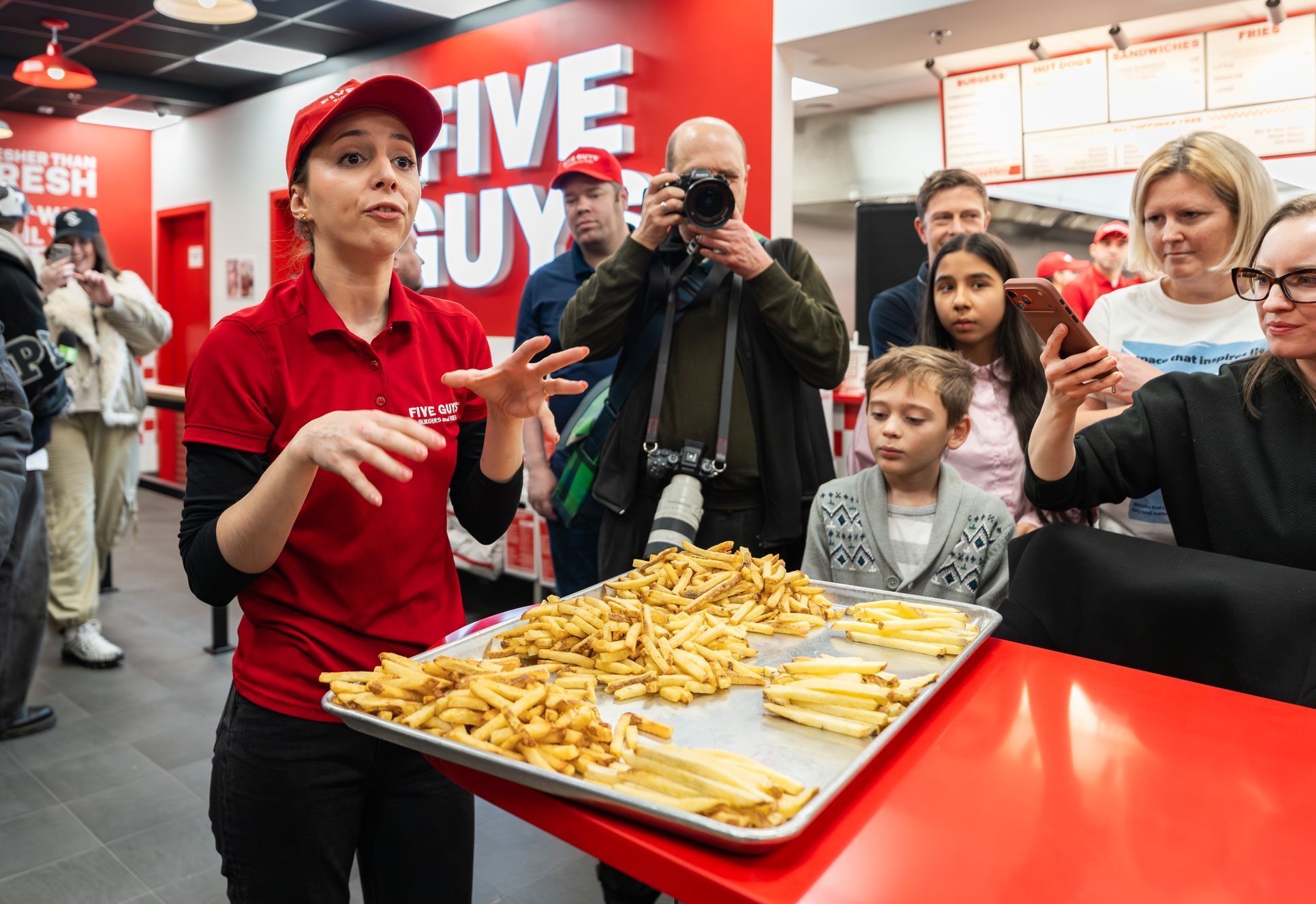 Five Guys, fastfood, jídlo, hamburger, burger, hranolky, gastronomie, Praha