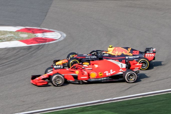 F1 VC Číny 2018: Sebastian Vettel, Ferrrari, Max Verstappen, Red Bull