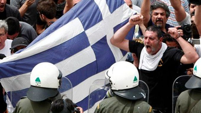 Řekům se zdá být záchranný plán příliš tvrdý, nechtějí přijít o své sociální výdobytky