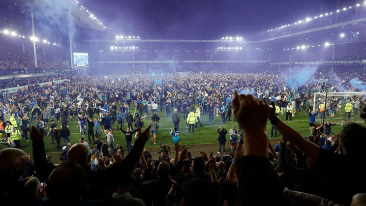 Everton bouřlivě slavil záchranu po senzačním obratu, ve druhé půli nasázel tři góly; Zdroj foto: Reuters