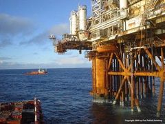 Vrty na ropu jdou do čím dál větších hloubek pod hladinou moře.