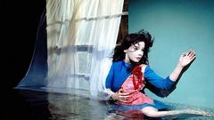 Podívejte se na videoklip k písni Declare Independence, který pro Björk zrežíroval Michel Gondry.