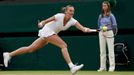 Petra Kvitová v zápase s Kirsten Flipkensovou na Wimbledonu 2013