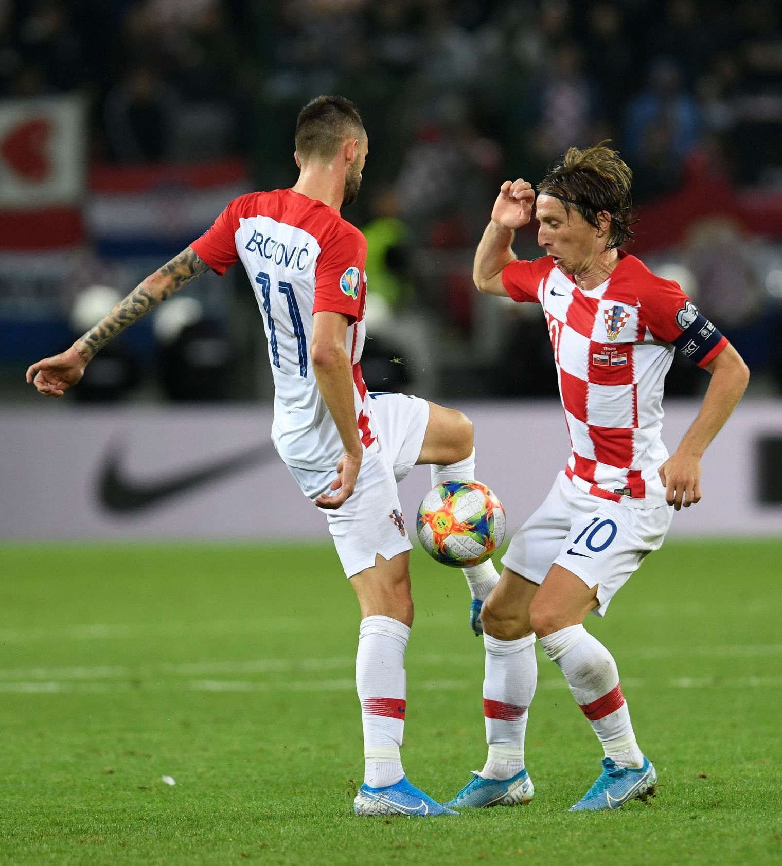 fotbal, kvalifikace ME 2020, Slovensko - Chorvatsko, Luka Modrič aa Marcelo Brozovič