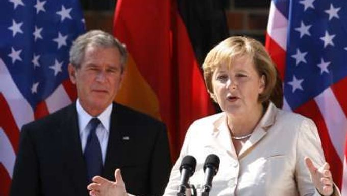 Návštěva signalizuje oteplování německo-amerických vztahů, které za předchozí vlády narušila válka v Iráku.