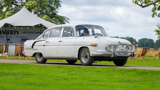 Mezi zúčastněnými automobily nechyběla Tatra 603.