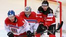 MS 2015: Česko - Kanada: Jan Hejda (8) a Ondřej Pavelec - Sean Couturier (7)