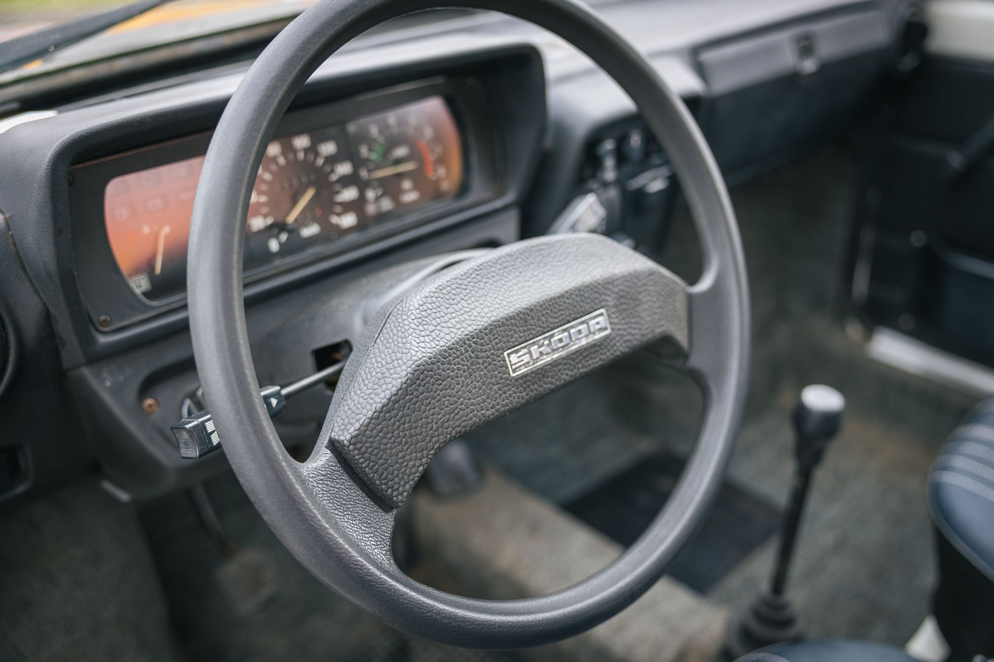 Škoda 125 v tombole a Jawetta Standard Retro Garáž jaro 2024