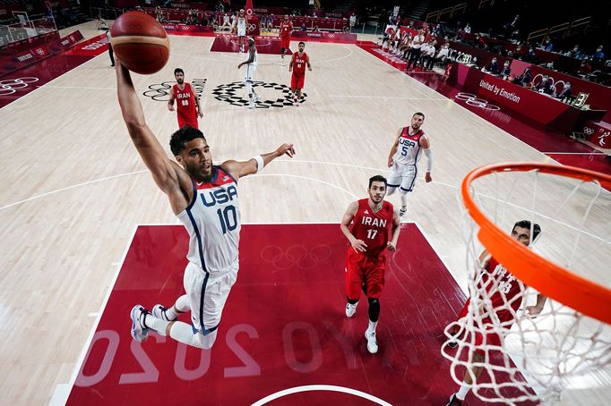 Basketbalisté USA napravili na olympijském turnaji porážku s Francií a Írán bez potíží přejeli.