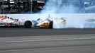 500 mill Indianapolis 2017: James Davison (18) a  Oriol Servia (16)