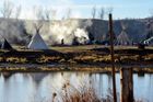 Již čtvrtý měsíc se v Severní Dakotě konají protesty proti stavbě ropovodu Dakota Acces, jehož část prochází kolem indiánské rezervace Standing Rock. Ropovod má vést ze Severní Dakoty na severu přes další tři státy USA.