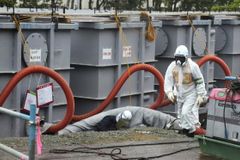 Dělník ve Fukušimě zemřel po pádu do kontaminované vody