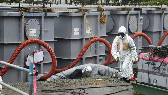 Z Fukušimi minulý týden uniklo 300 tun radioaktivní vody. Ven se dostala z tankeru.