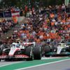 Mick Schumacher, Haas a  Lewis Hamilton, Mercedes při GP Rakouska F1 2022