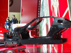 Jen toto zatím oficiálně ukázalo Ferrari ze supersportu F70 